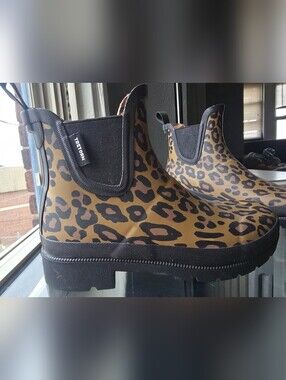 Size 4 Women's Tretorn Leopard Chelsea Rain Boots in Brown and Black - Lina 2